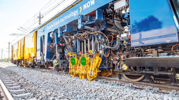 Unimat 09-8x4/4S: socadora da Plasser & Theurer vai operar pela primeira vez no Brasil. Foto: Divulgação/Plasser do Brasil