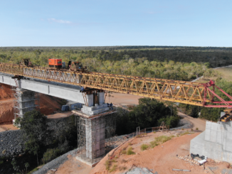 Pelicano atuando em obra na Ferrovia de Integração Oeste-Leste (FIOL) – Lote 7