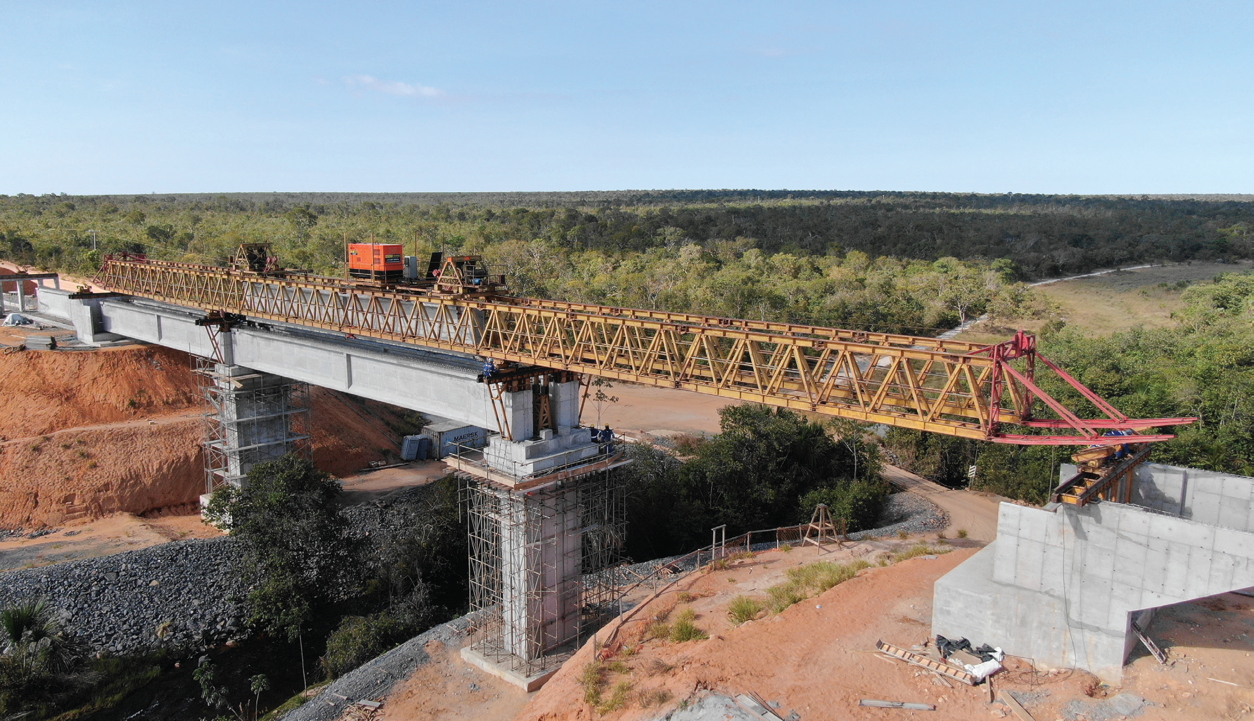 Pelicano atuando em obra na Ferrovia de Integração Oeste-Leste (FIOL) – Lote 7