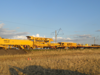 Renovadora SMD 80 da Plasser & Theurer vai atuar pela primeira vez numa operadora de passageiros no Brasil.