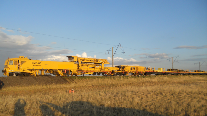 Renovadora SMD 80 da Plasser & Theurer vai atuar pela primeira vez numa operadora de passageiros no Brasil.