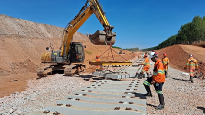 Últimos dormentes da primeira fase da ferrovia foram instalados em 8 de junho - Divulgação: Rumo