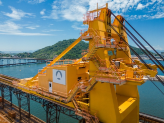 Com equipamentos de movimentação de cargas eletrificados, a adoção exclusiva de energia de fonte renovável foi a alternativa contribui para a redução das emissões do Porto Sudeste.