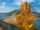 Com equipamentos de movimentação de cargas eletrificados, a adoção exclusiva de energia de fonte renovável foi a alternativa contribui para a redução das emissões do Porto Sudeste.